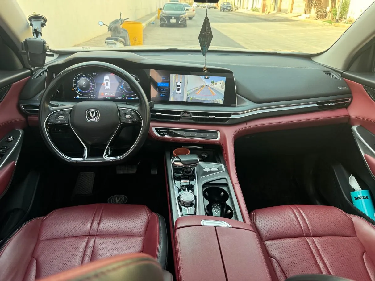 Car image 15