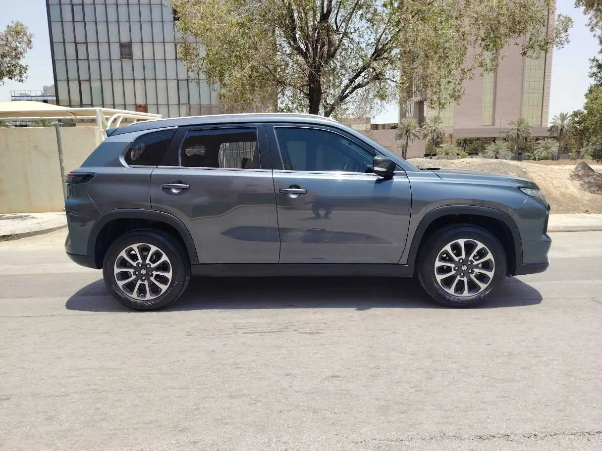 Car image 4
