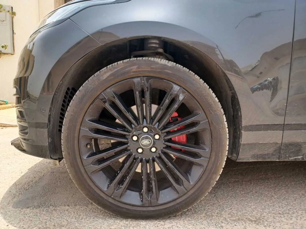 Car image 9