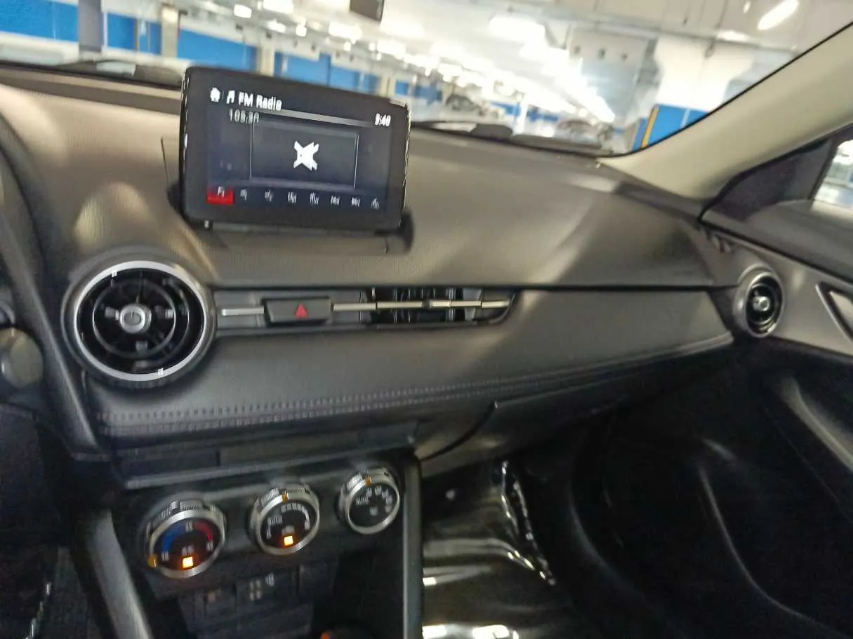 Car image 25