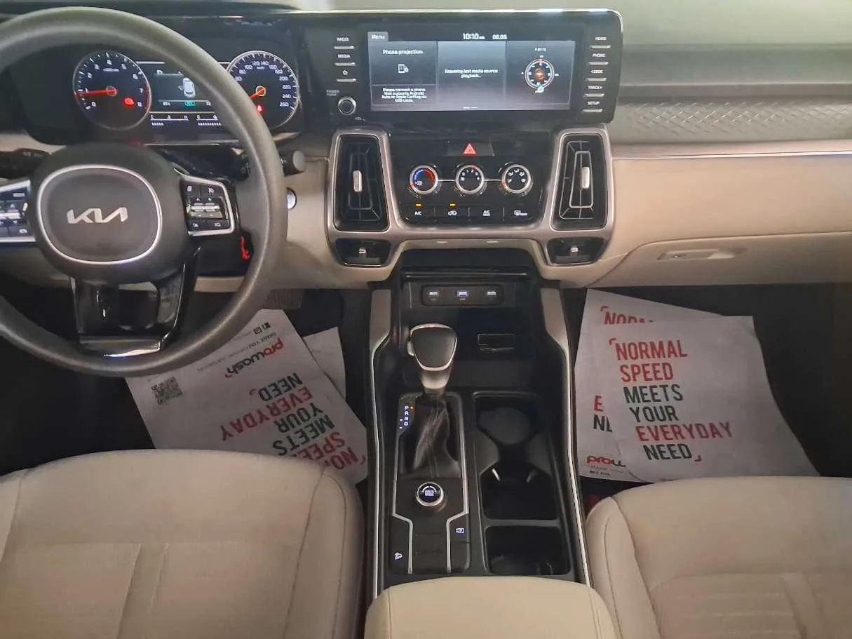 Car image 16