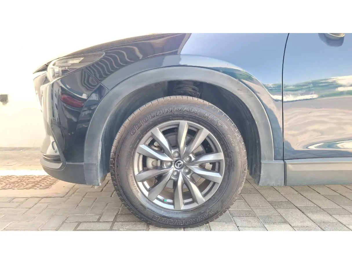 Car image 9