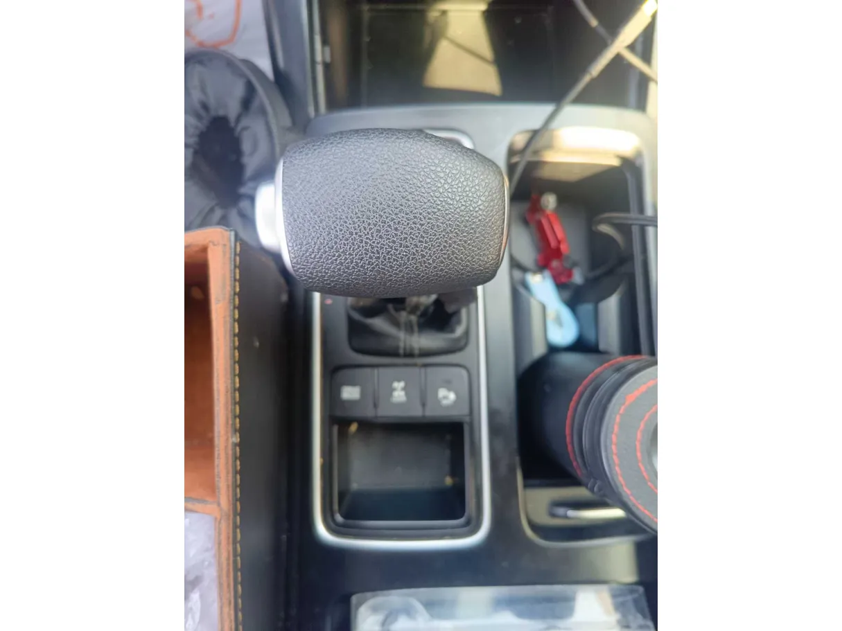 Car image 24