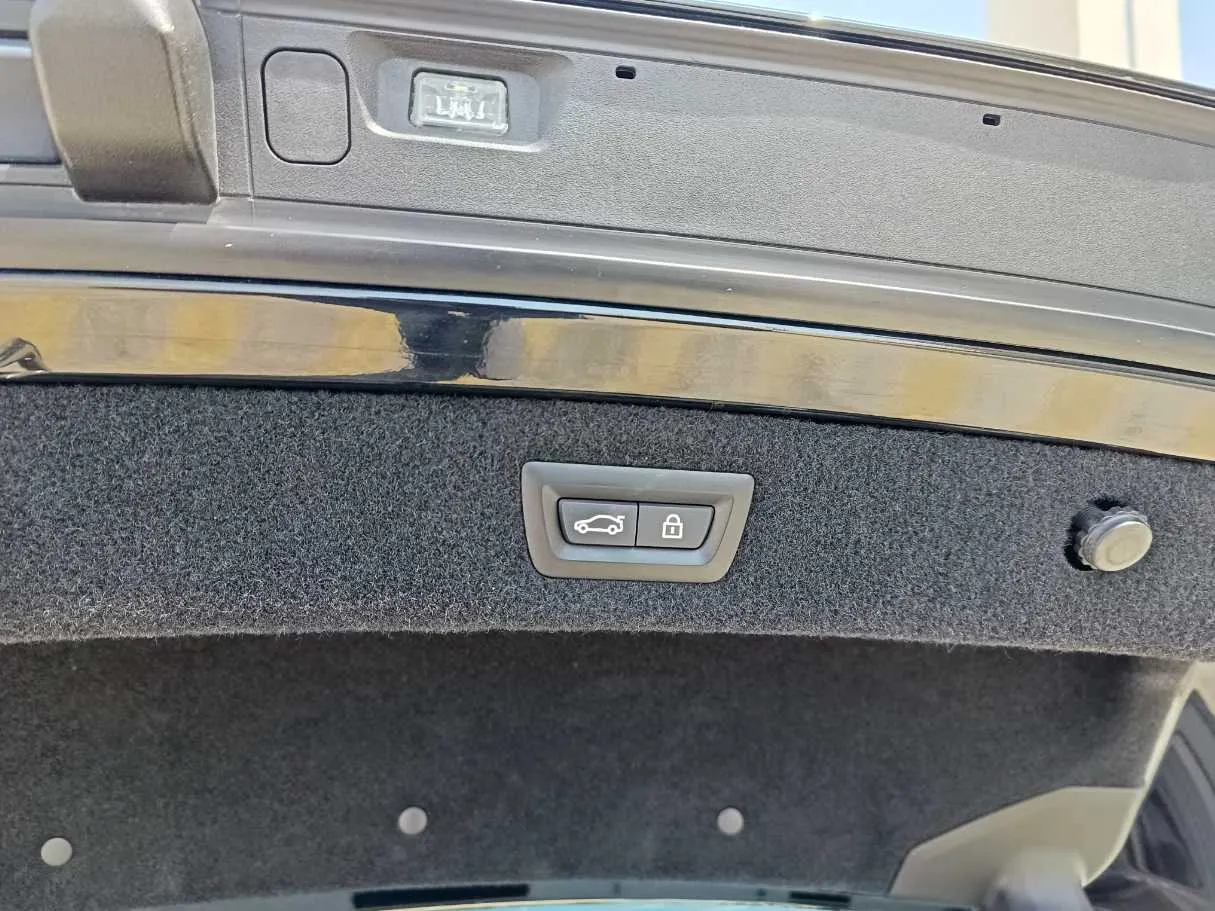 Car image 40
