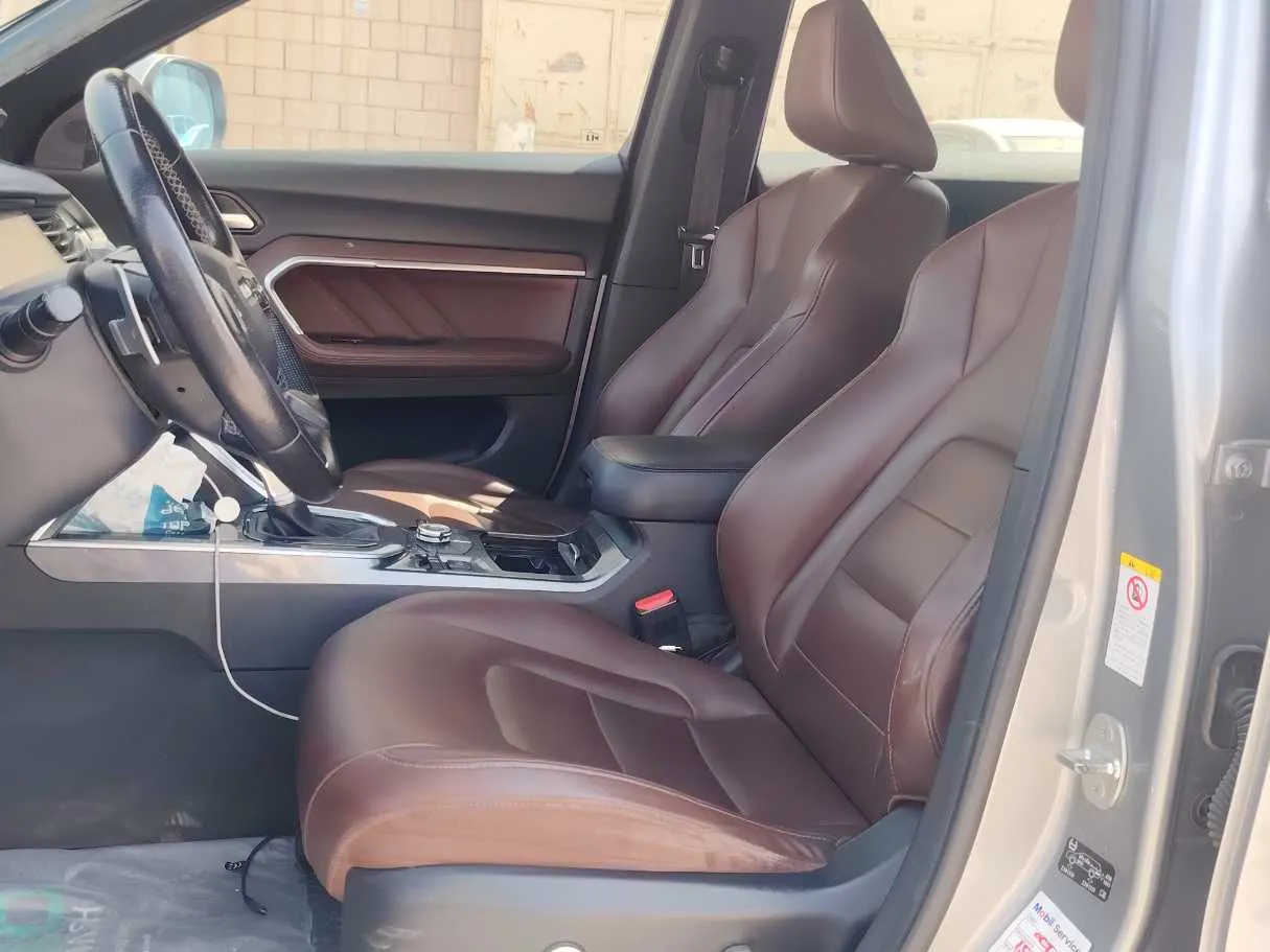 Car image 12