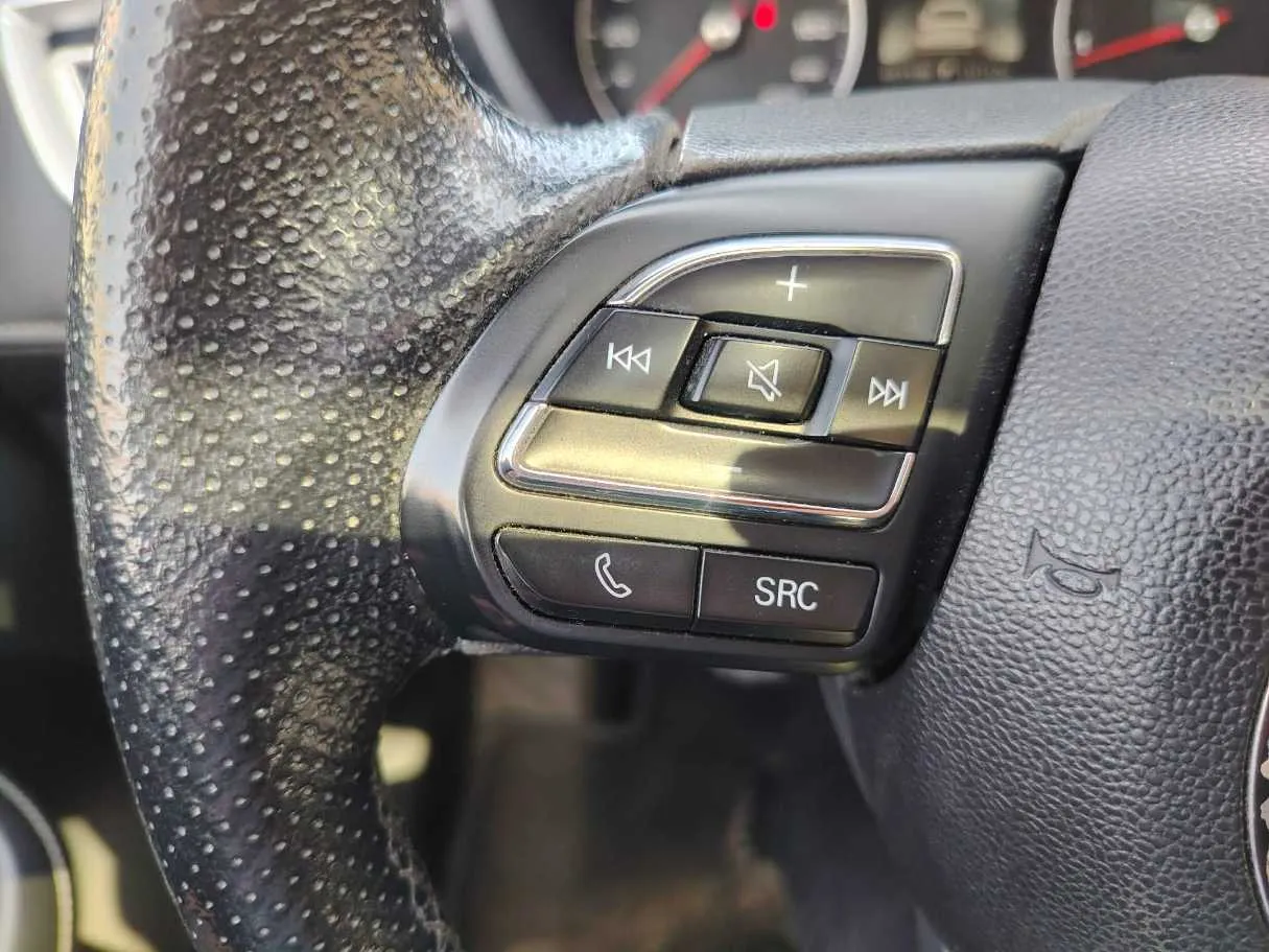 Car image 35