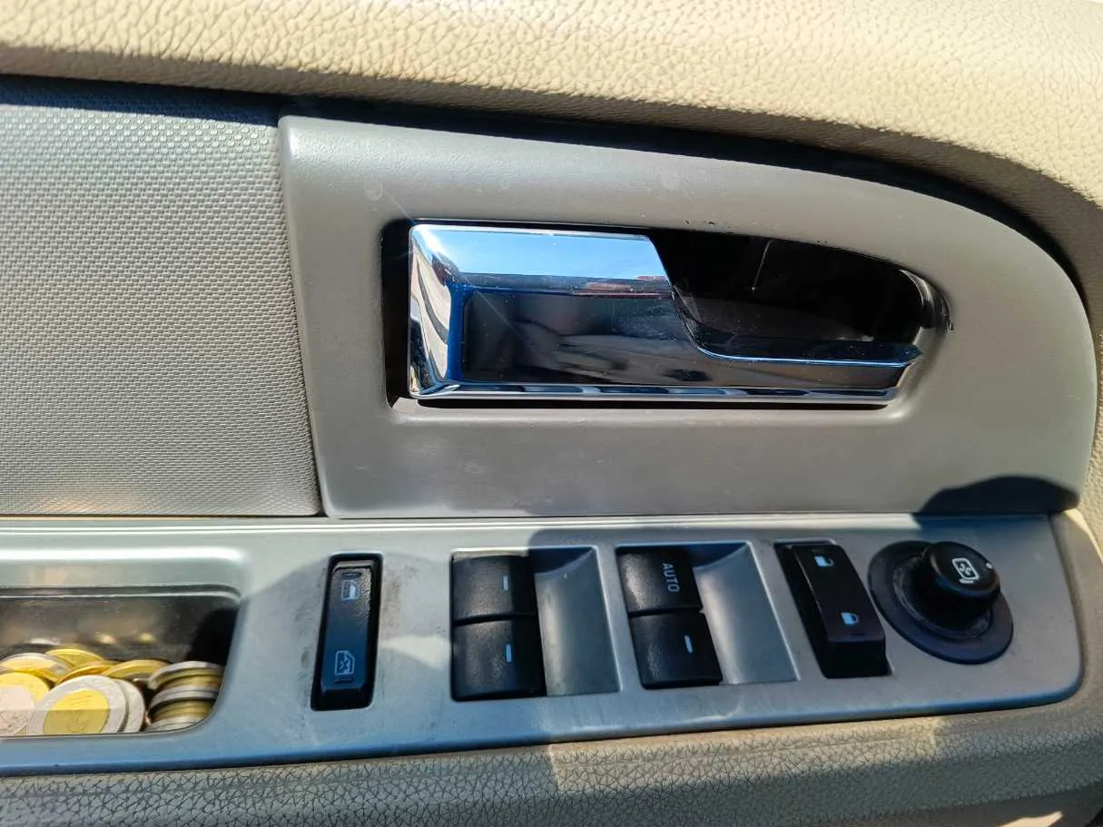 Car image 29