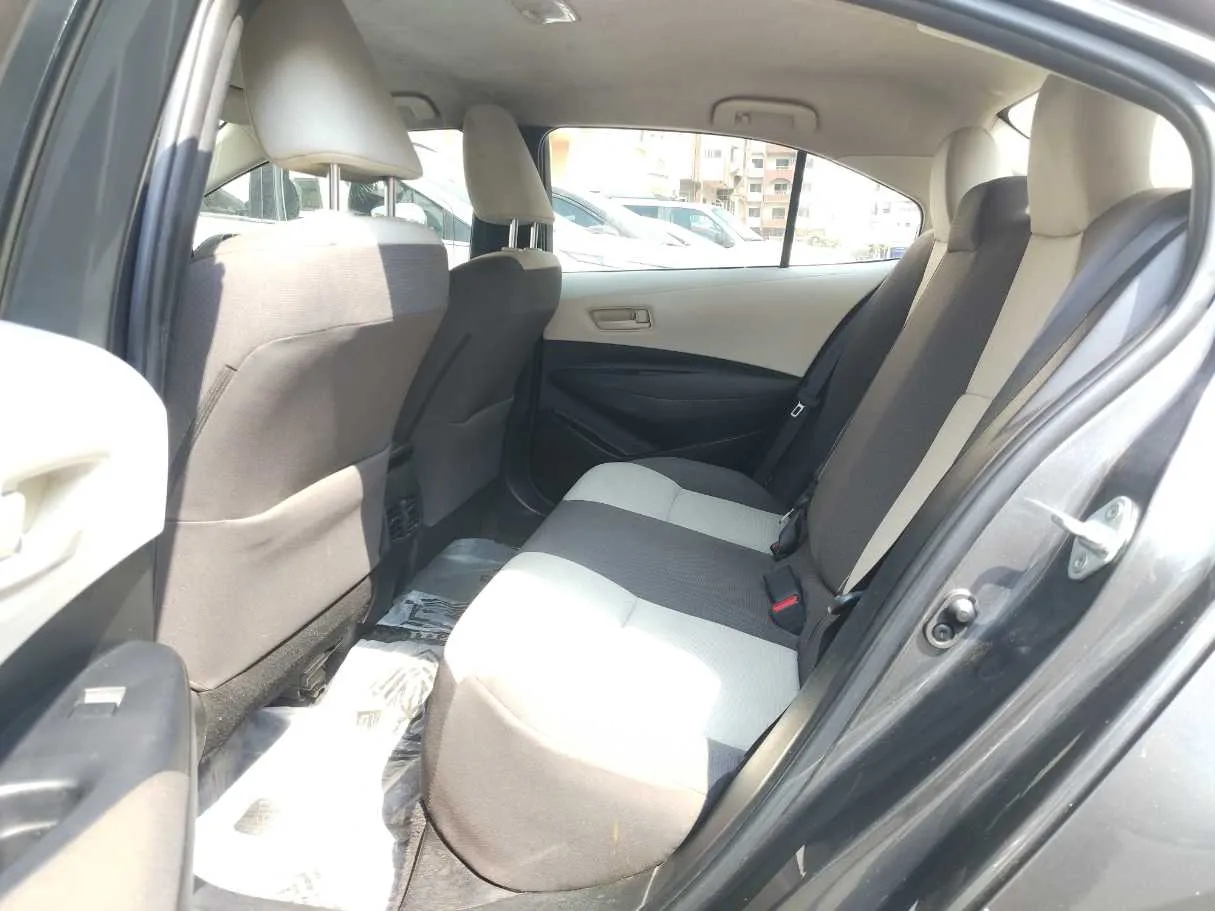 Car image 18