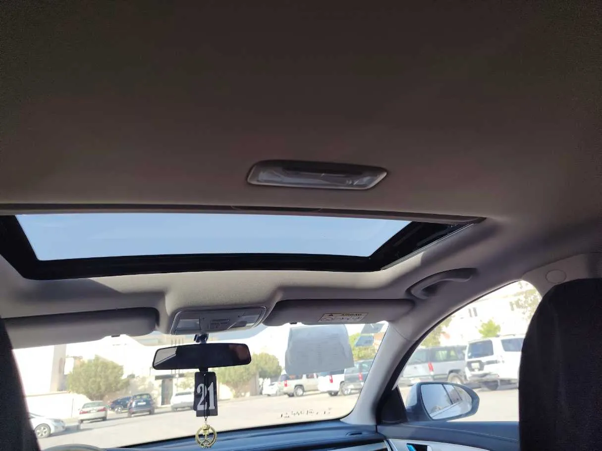 Car image 17