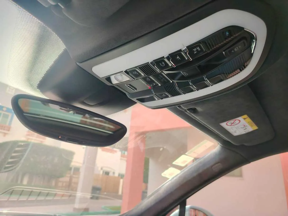 Car image 43
