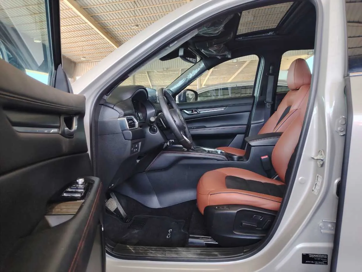 Car image 14