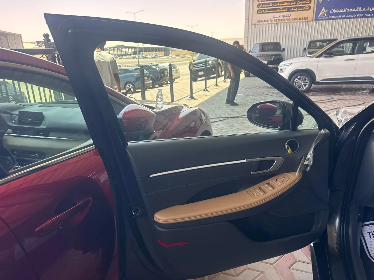 Car image 8