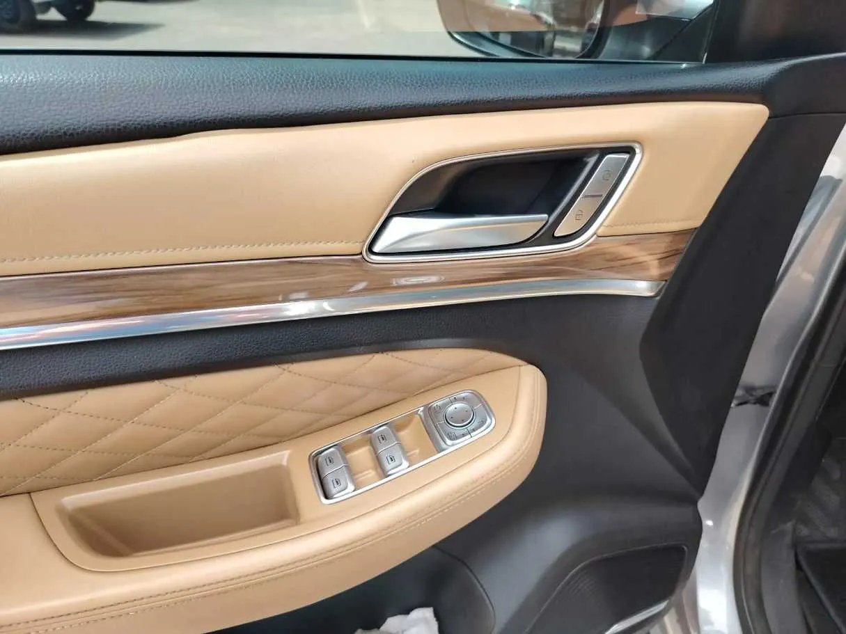 Car image 40