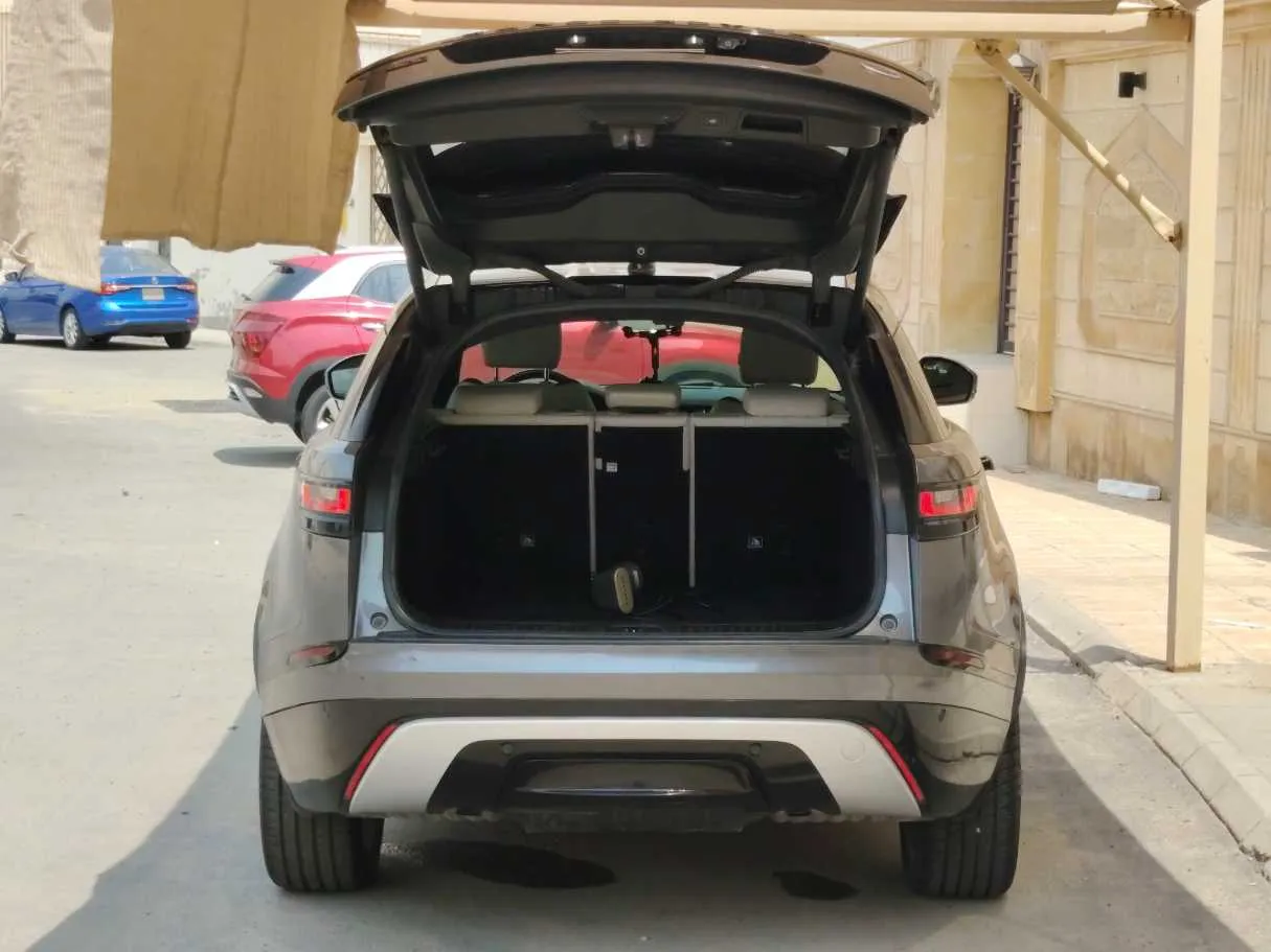 Car image 26
