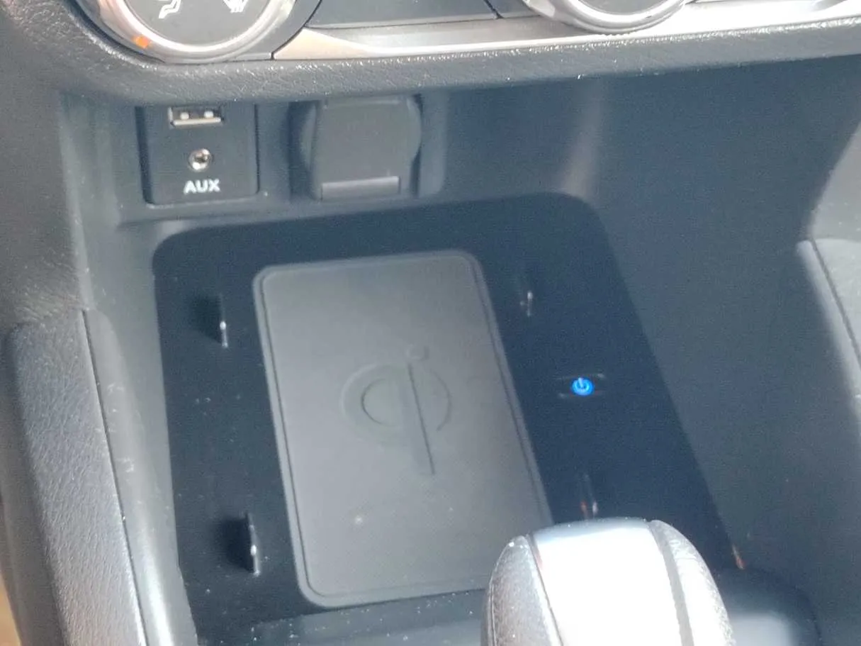 Car image 27
