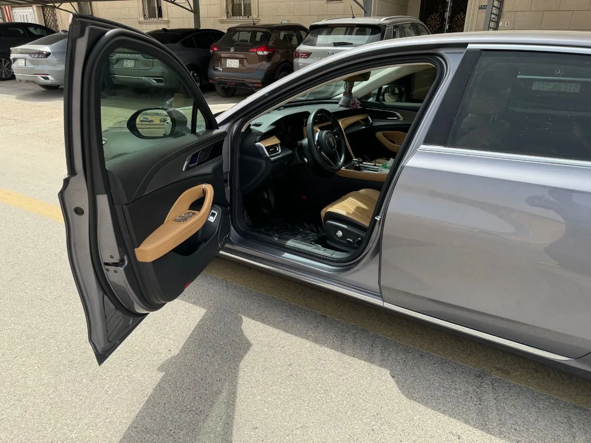 Car image 10