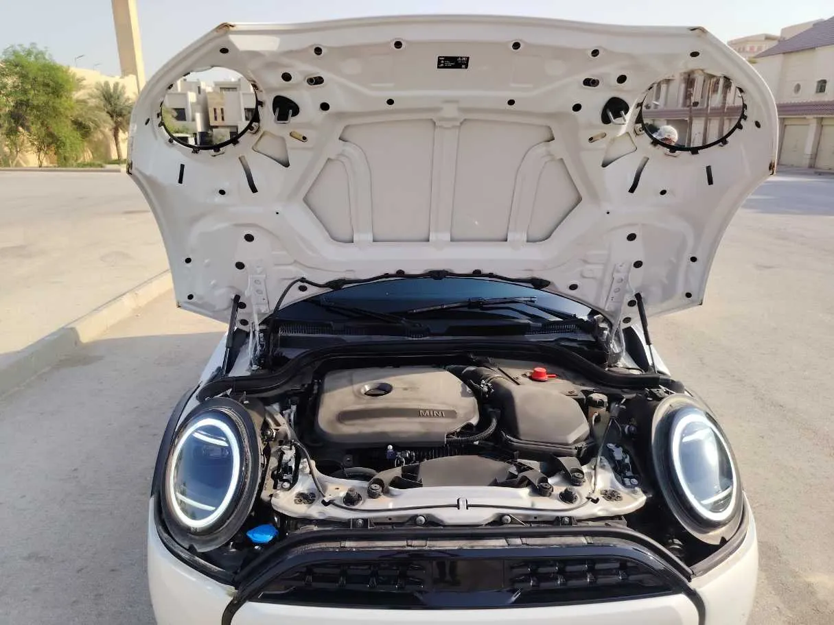 Car image 26
