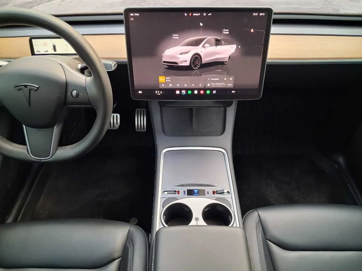 Car image 15