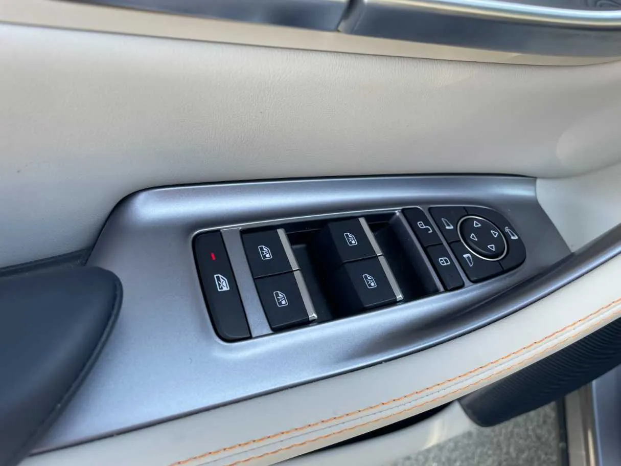 Car image 37