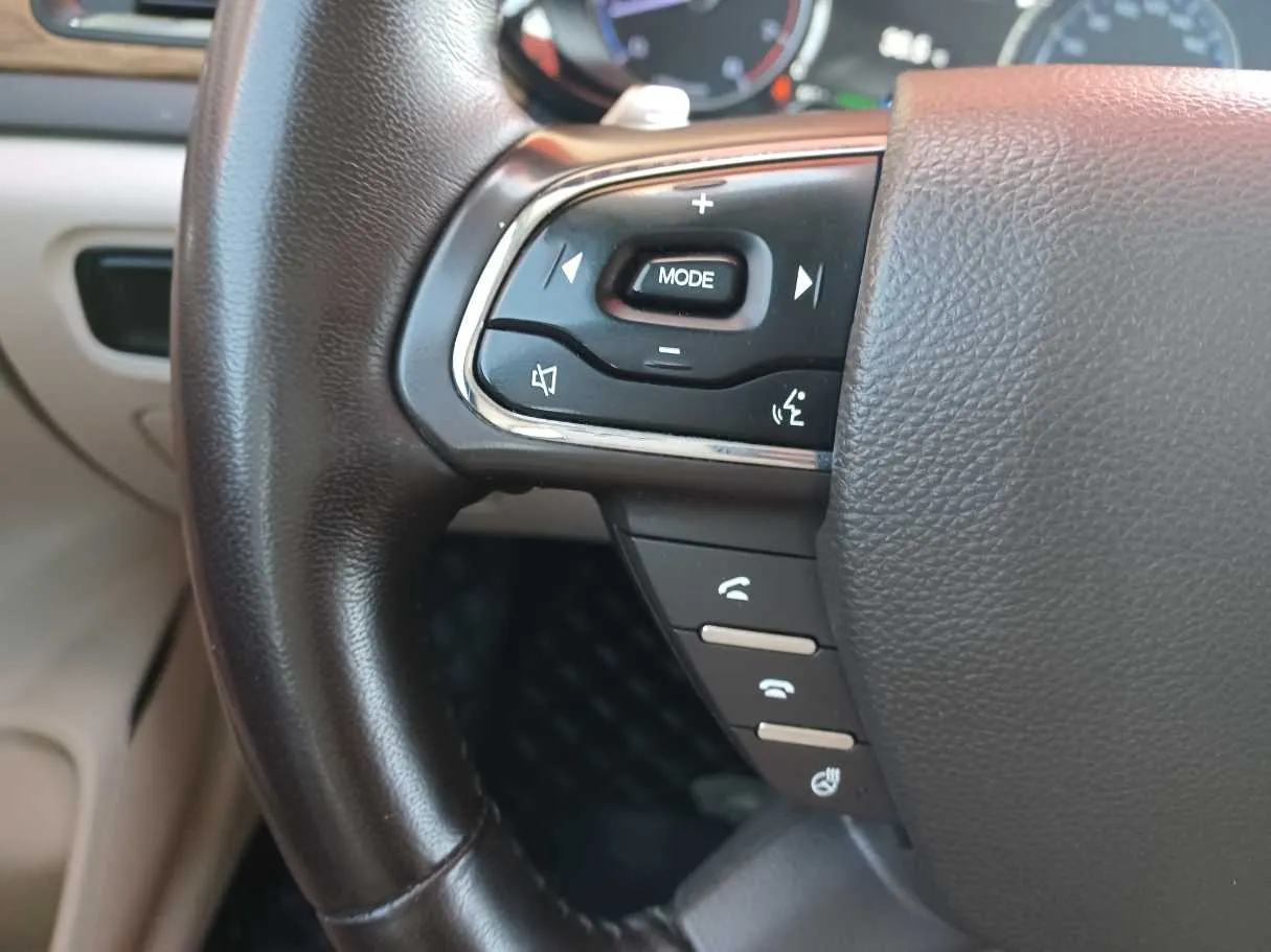 Car image 15