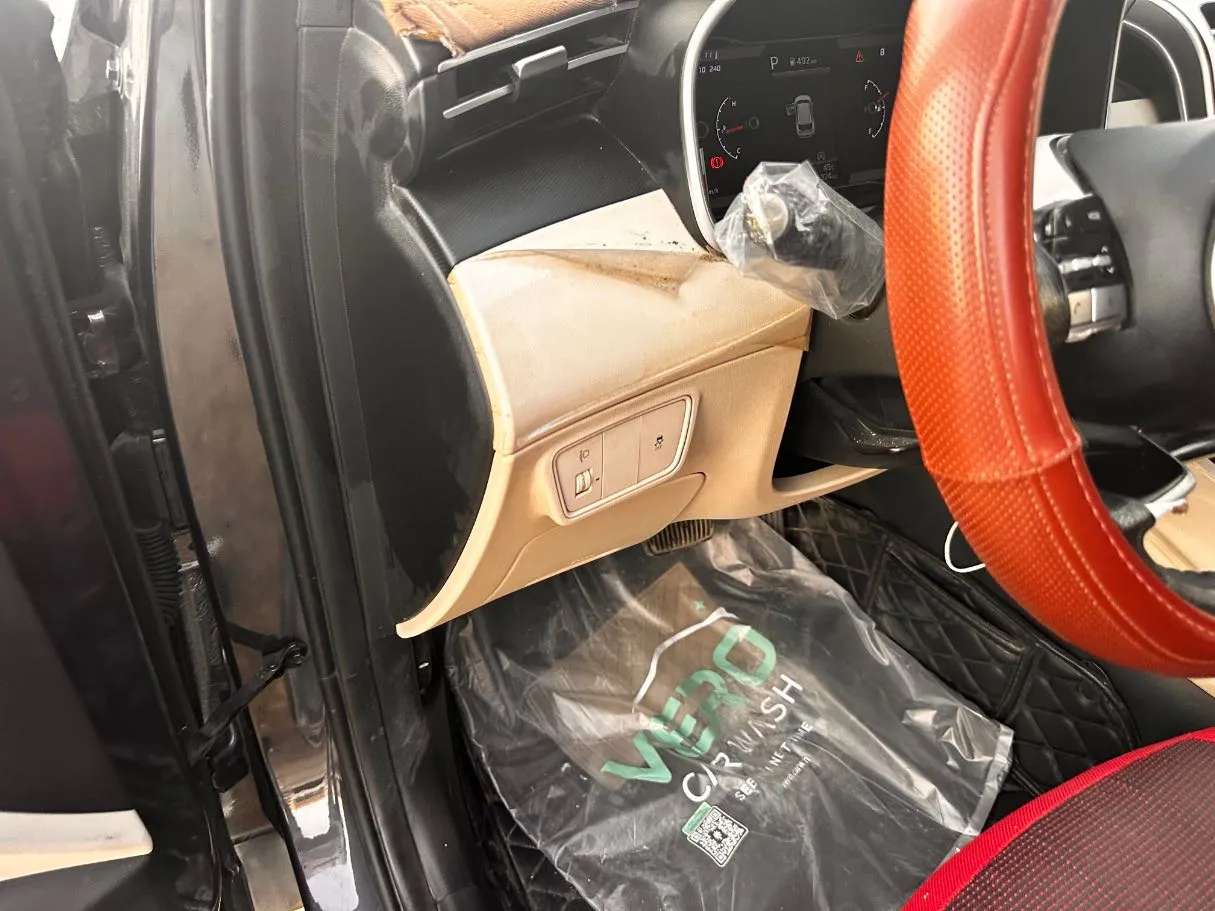 Car image 21