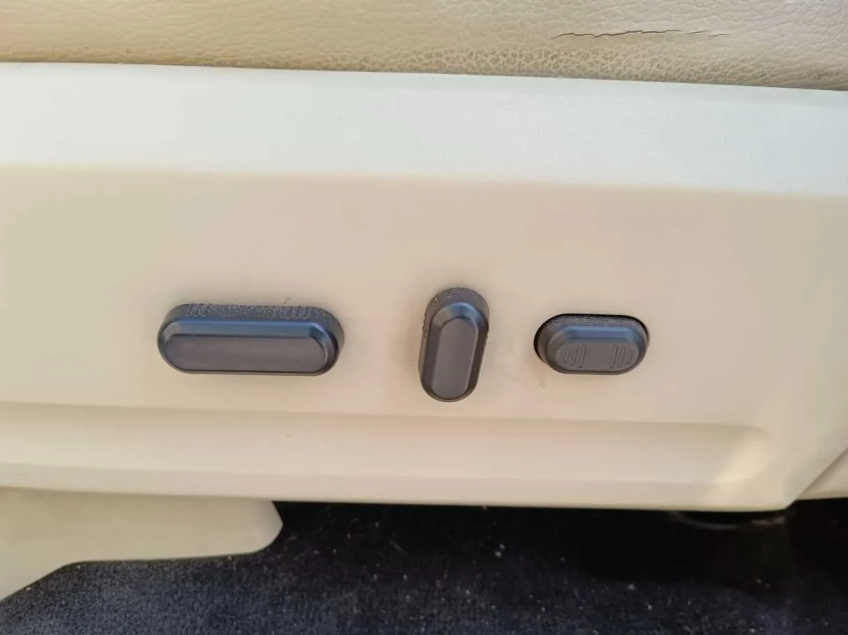 Car image 32