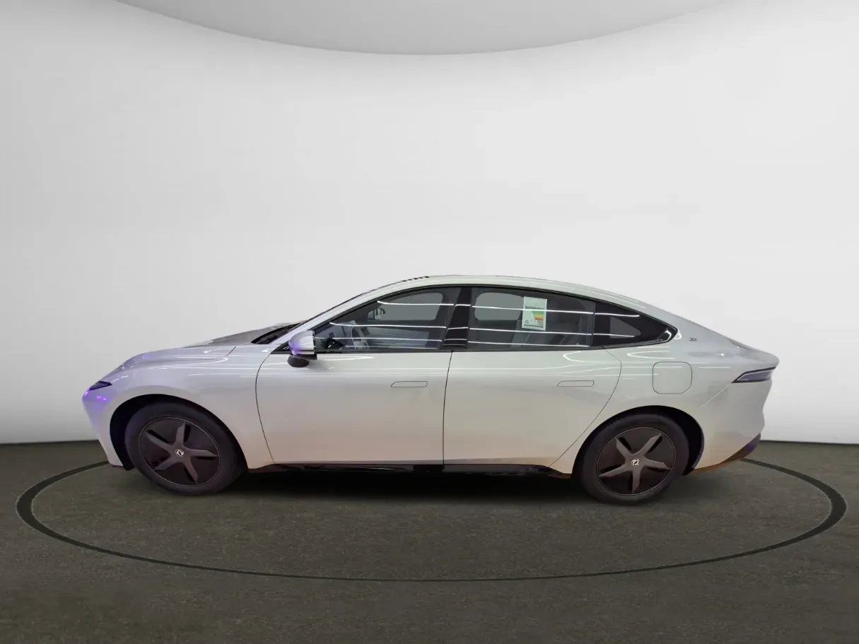 Car image 4