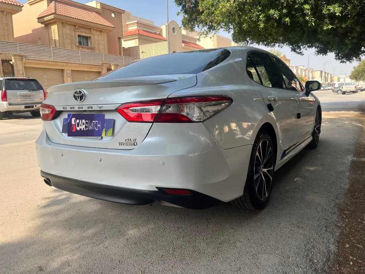 Car image 5