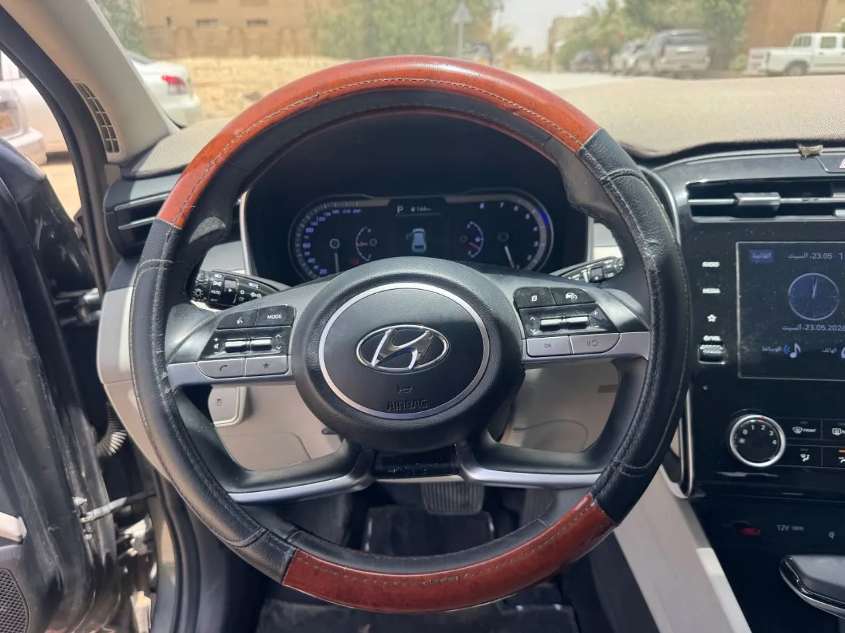 Car image 17
