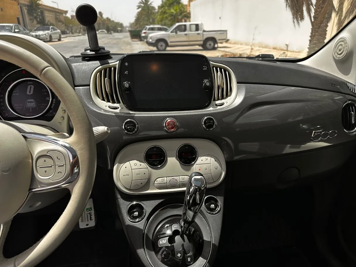 Car image 16