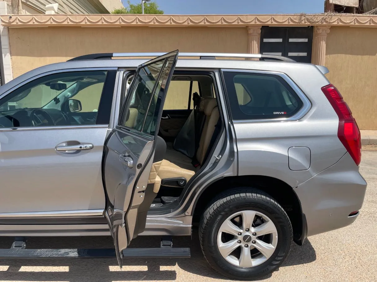 Car image 14