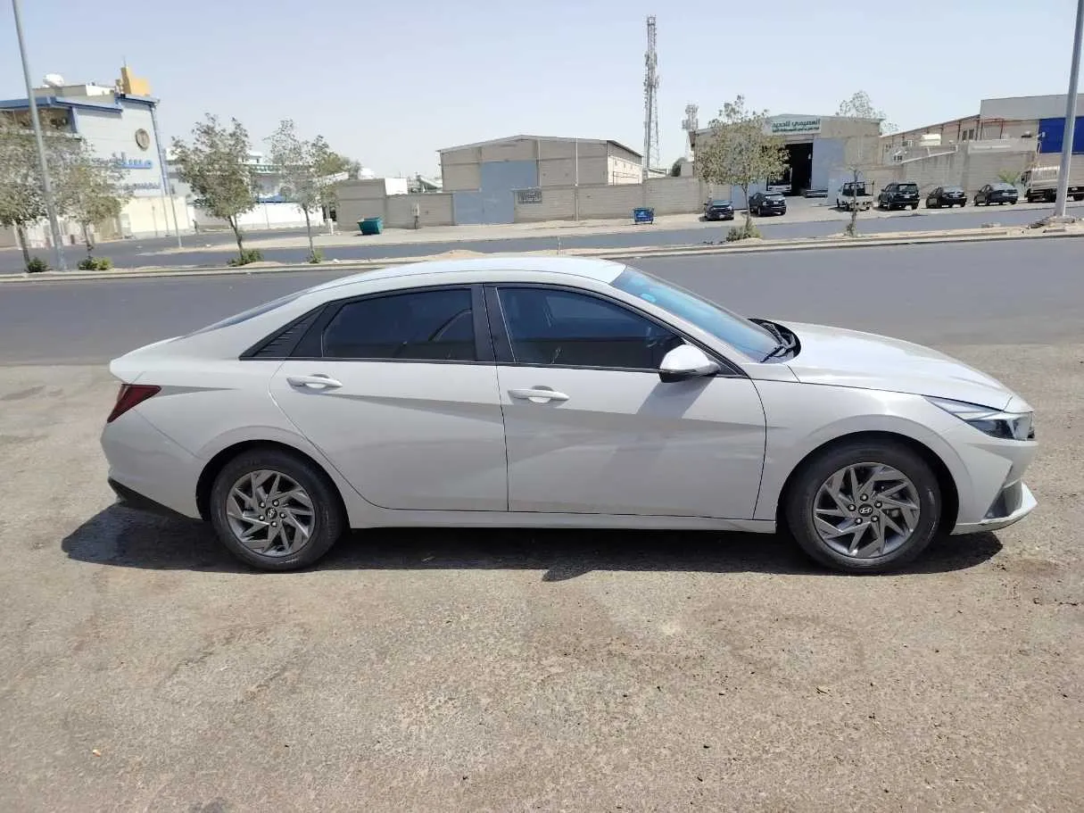 Car image 4