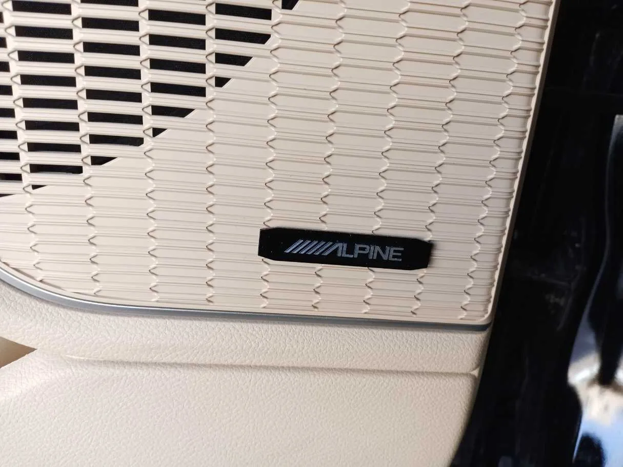 Car image 23