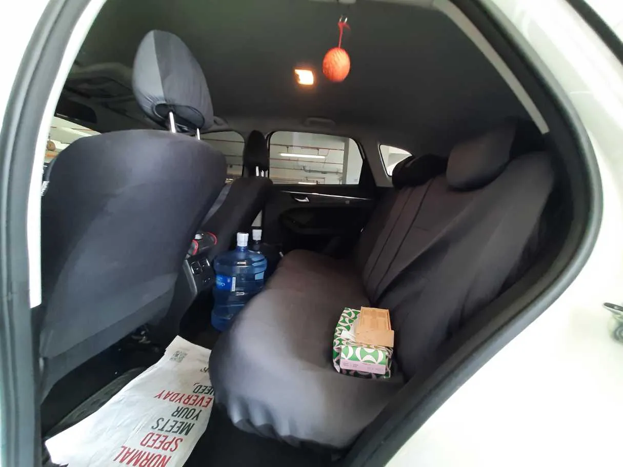 Car image 13