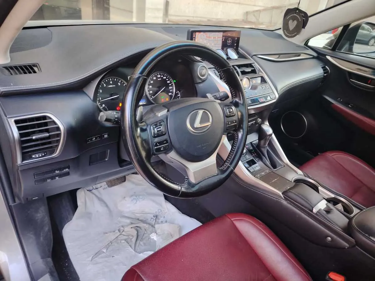 Car image 13