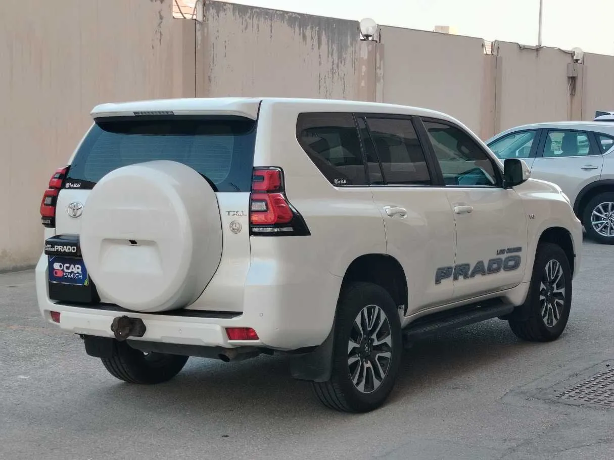 Car image 5