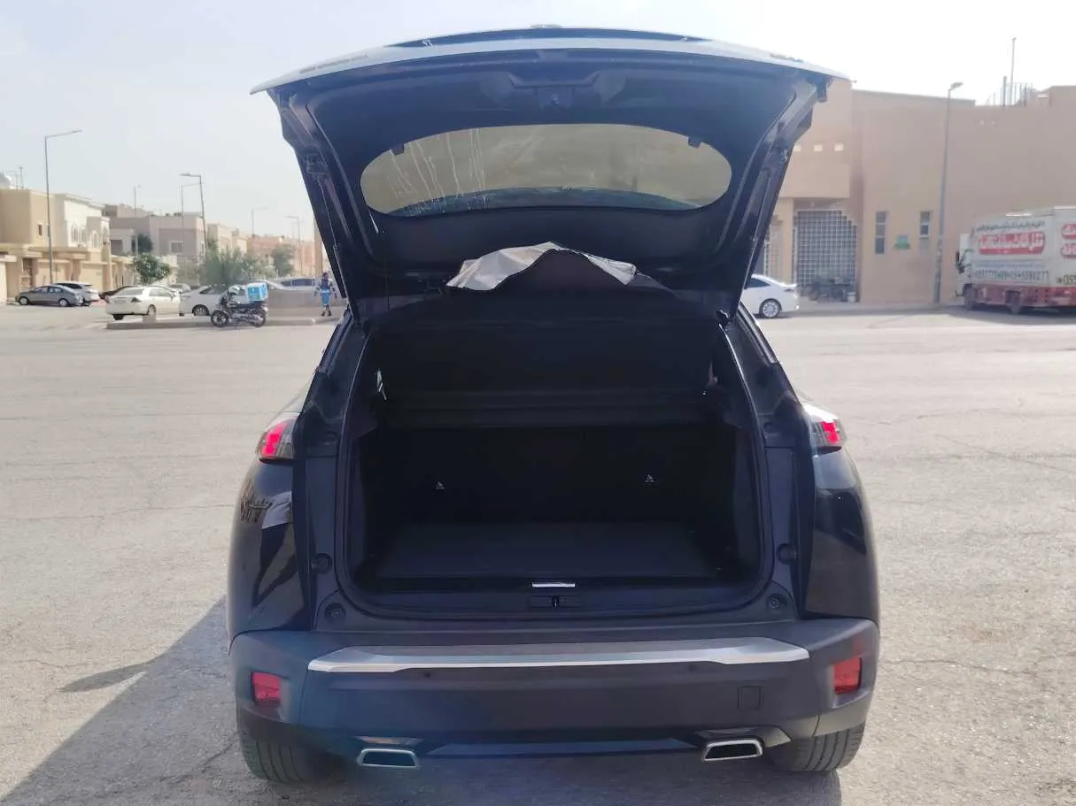 Car image 23