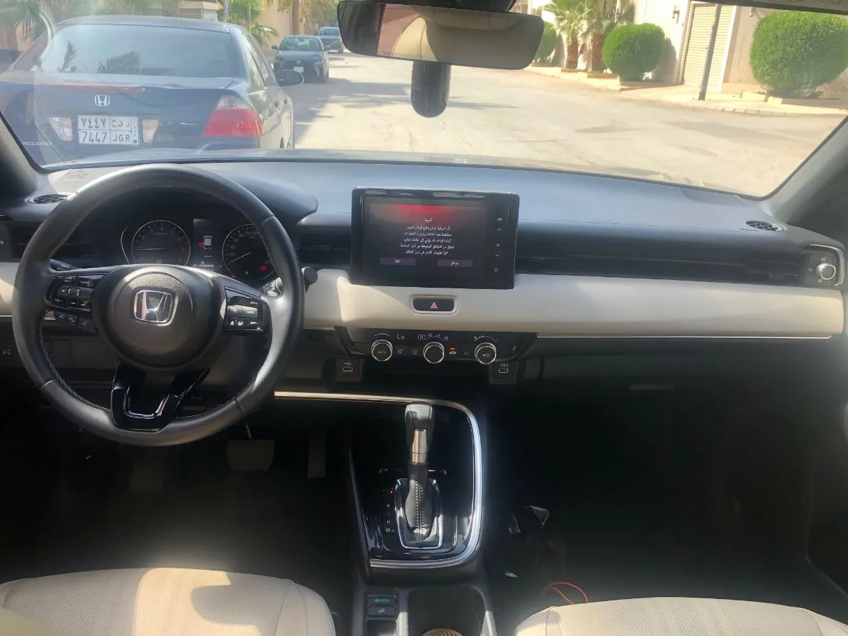 Car image 17