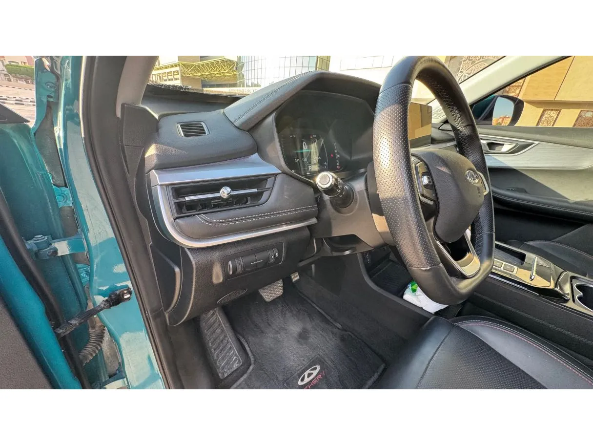 Car image 11