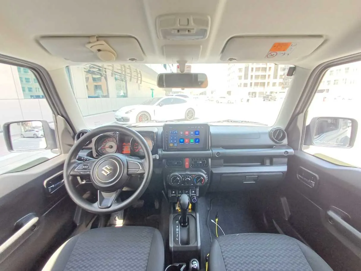 Car image 14