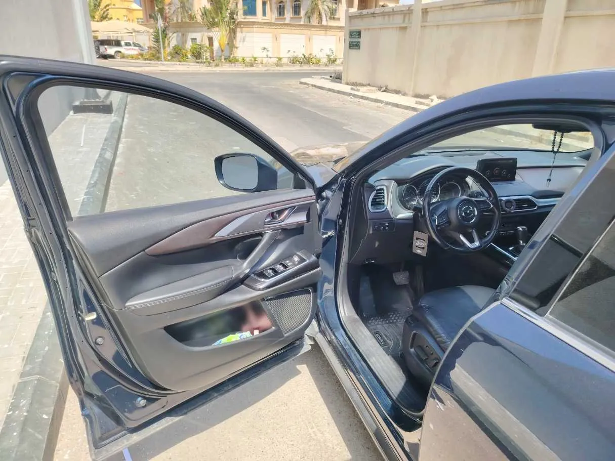 Car image 11