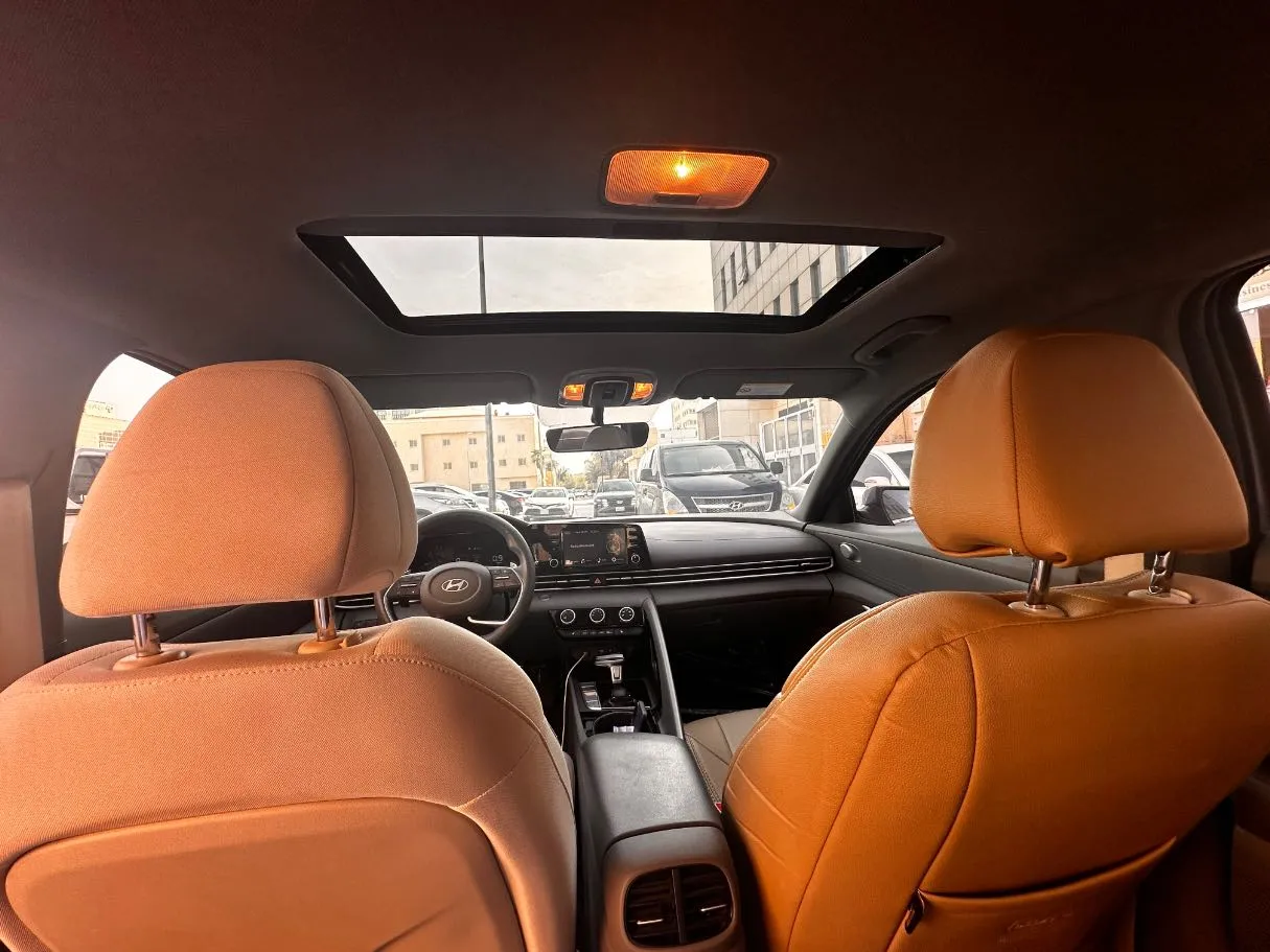 Car image 15