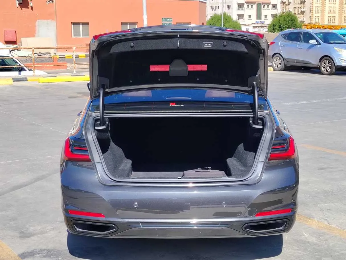 Car image 25