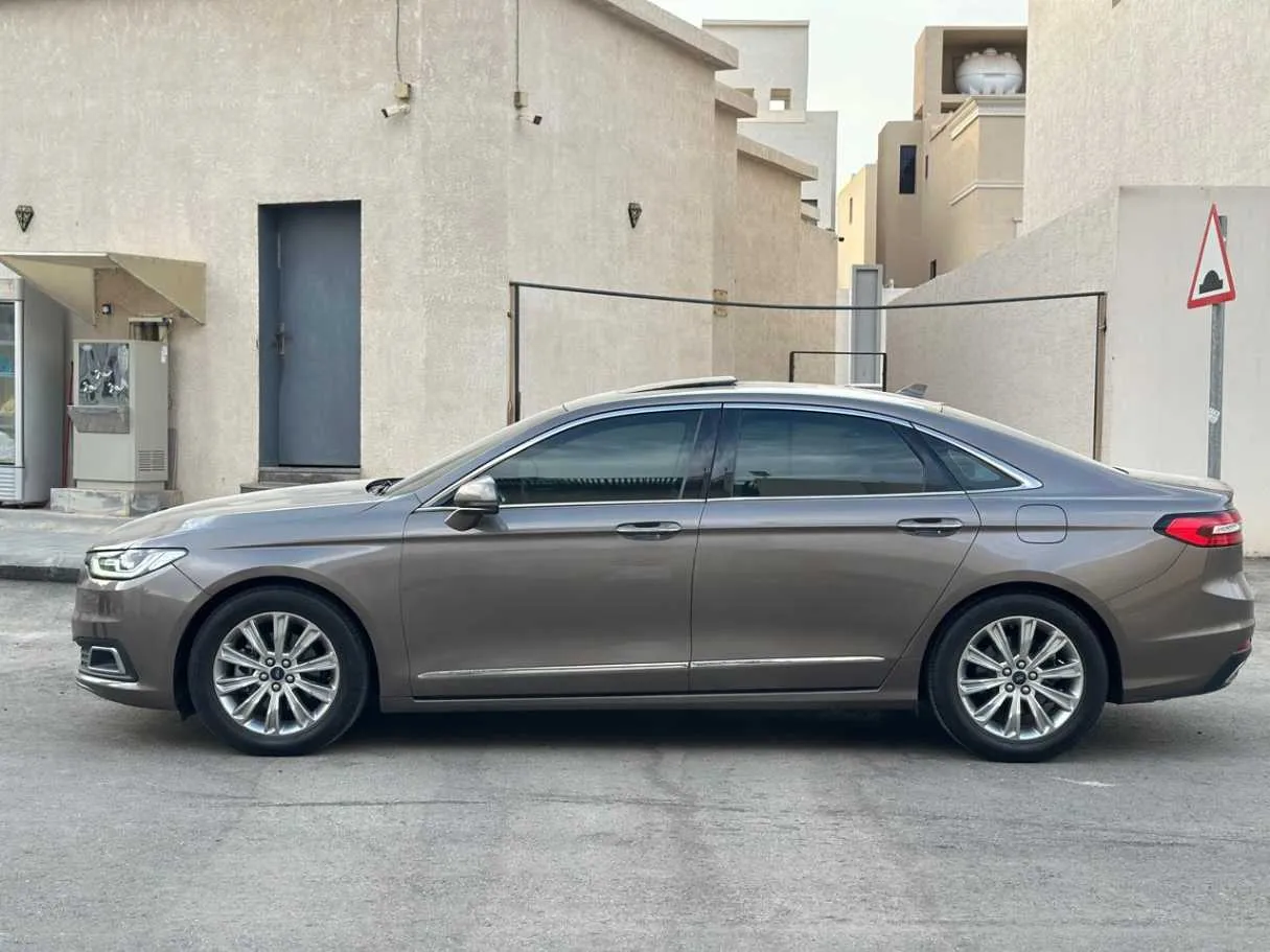 Car image 7