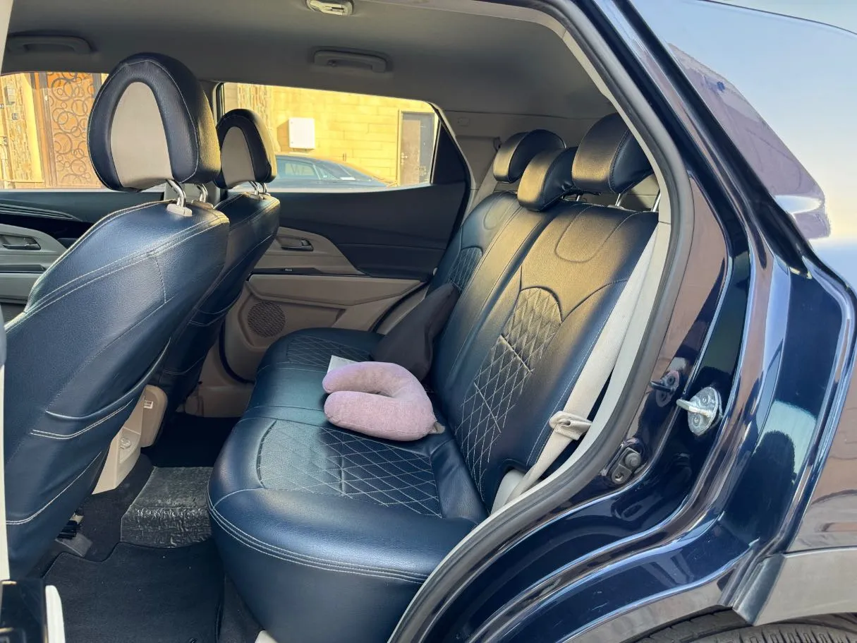 Car image 14