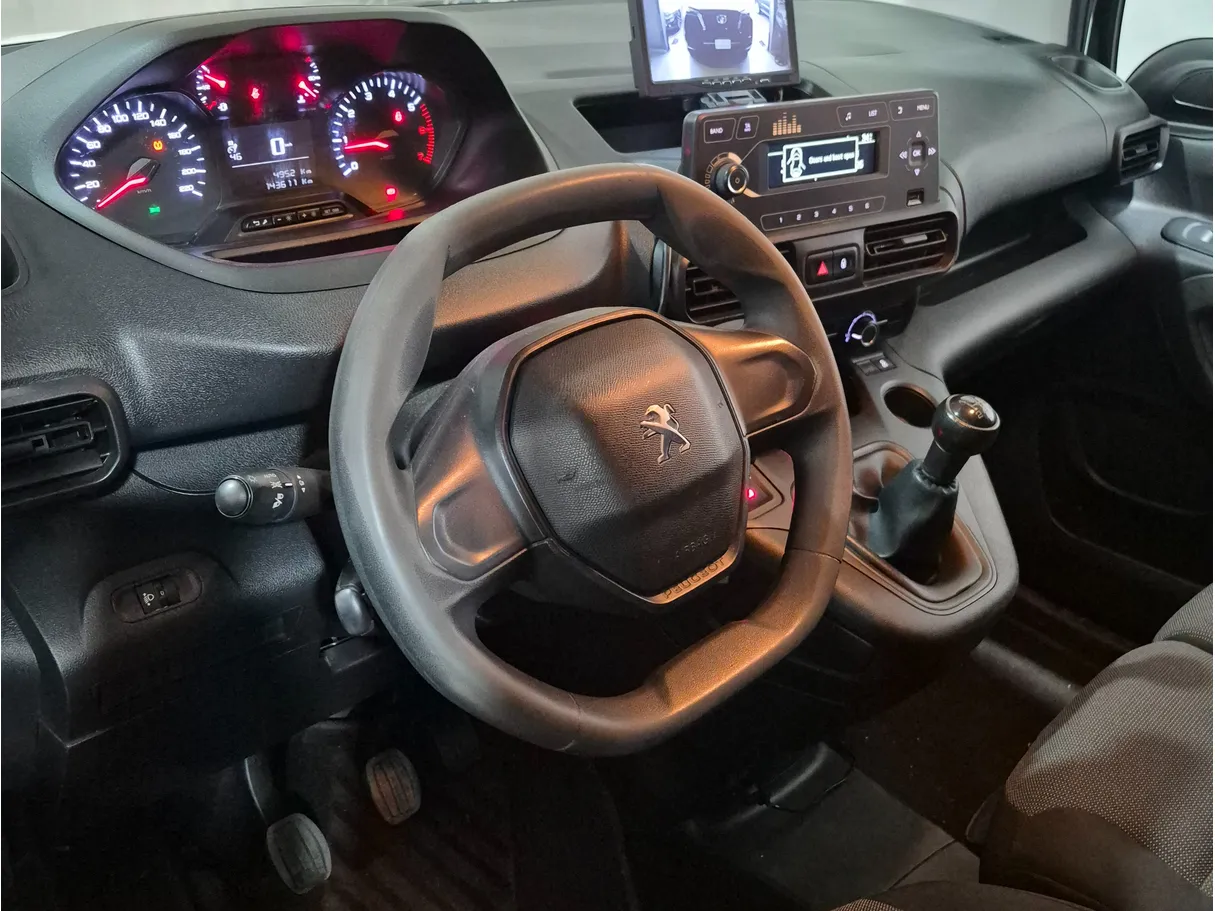 Car image 5