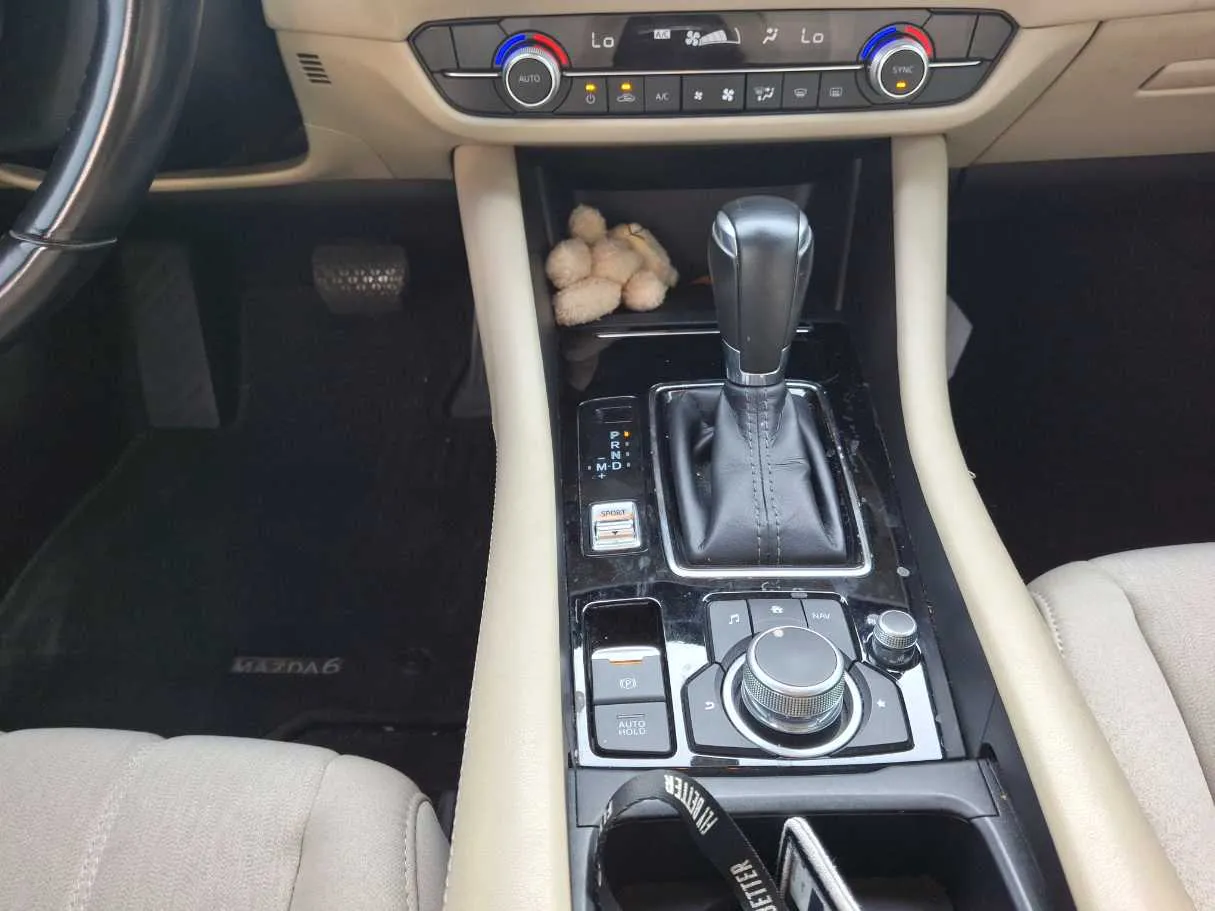Car image 15