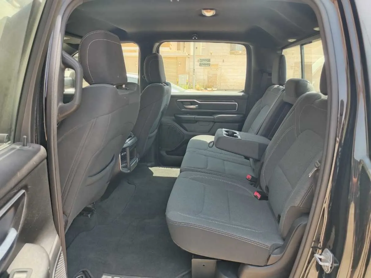Car image 18