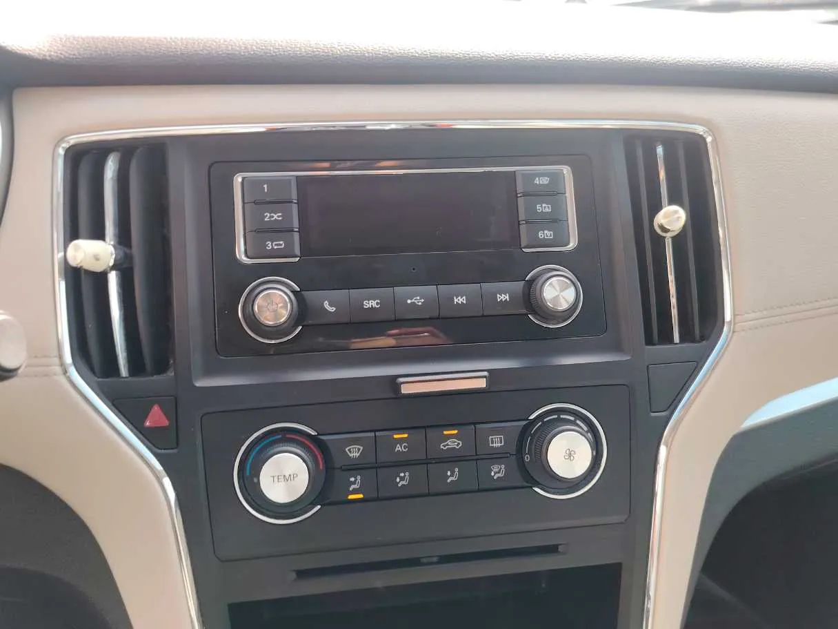 Car image 16