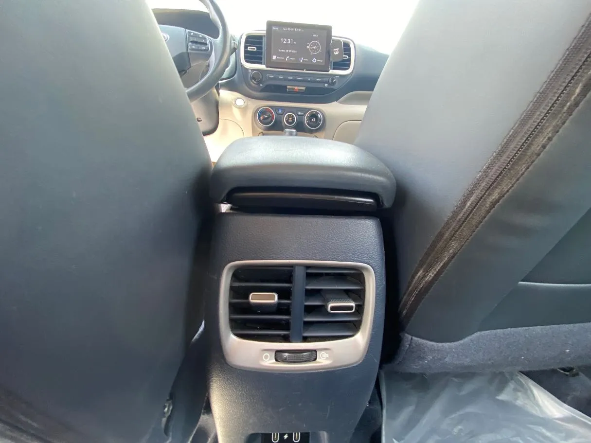 Car image 23